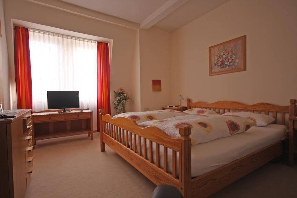 Haus Am Kurpark Hotel Garni 바트스테벤 외부 사진