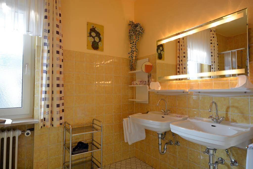 Haus Am Kurpark Hotel Garni 바트스테벤 외부 사진